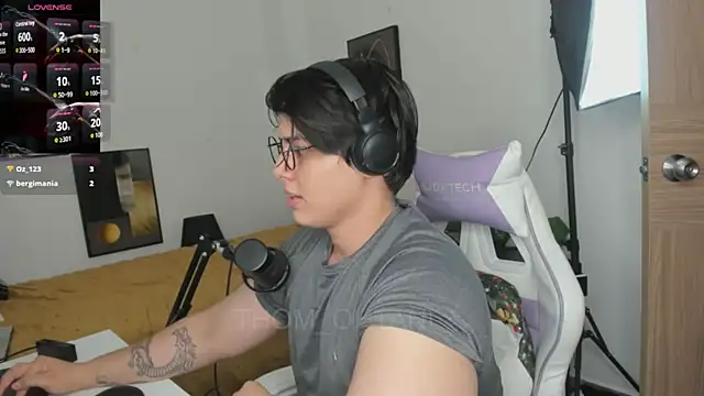 Webkamerová show Thom_Ohtani