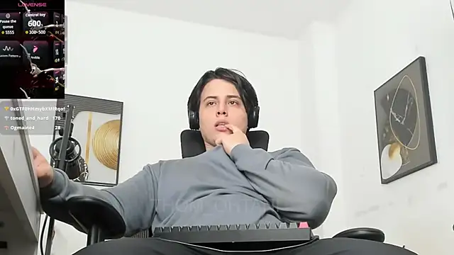 Thom_Ohtani Show in webcam