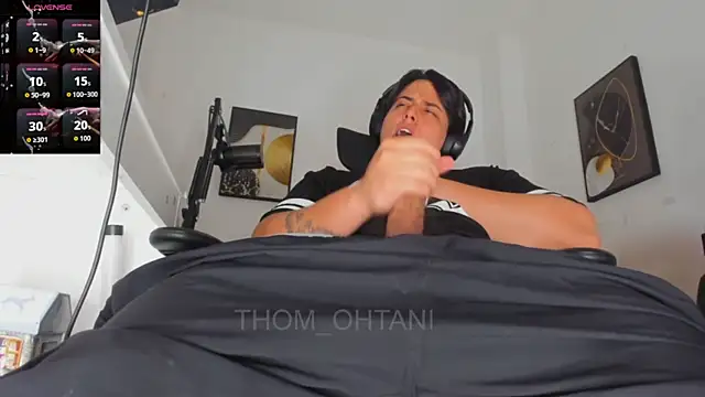 Show modela Thom_Ohtani na web-kameri