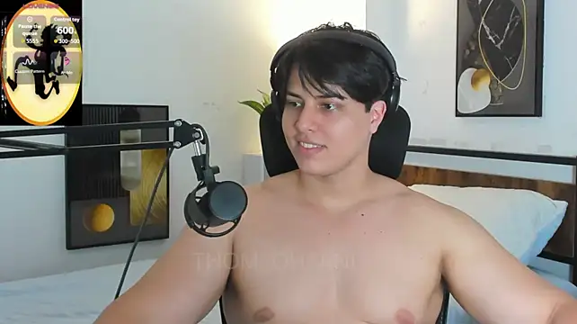 Thom_Ohtani Adlı Modelin Web Kamerası Şovu