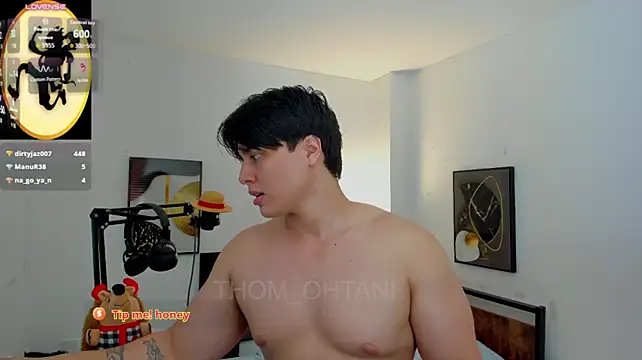 Show modela Thom_Ohtani na web-kameri