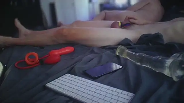Pertunjukan Kamera Web FistFullofBalls