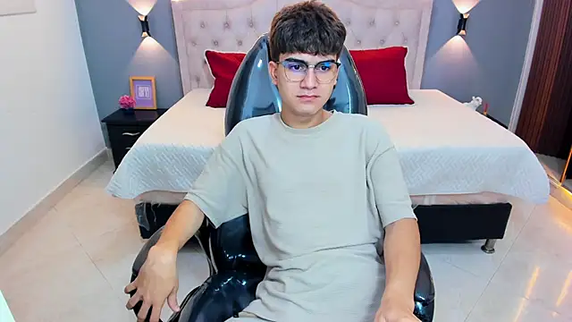 Tommy18__'s Live XXX Chat