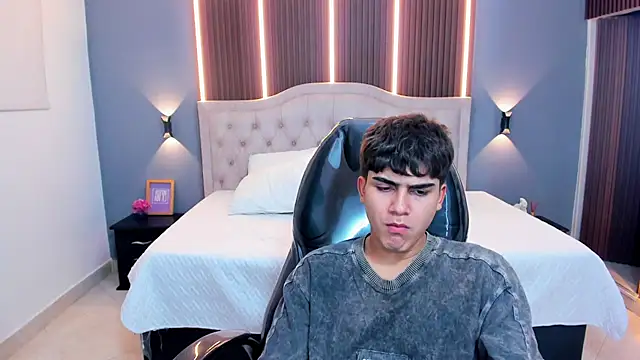 Chatroom XXX en direct de Tommy18__