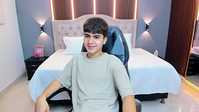 Tommy18__'s Live XXX Chat
