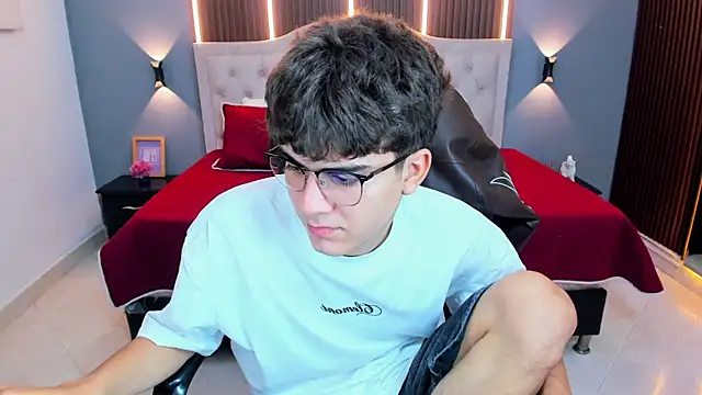Tommy18__'s Live XXX Chat