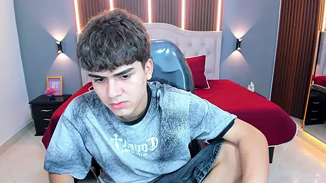 Chatroom XXX en direct de Tommy18__