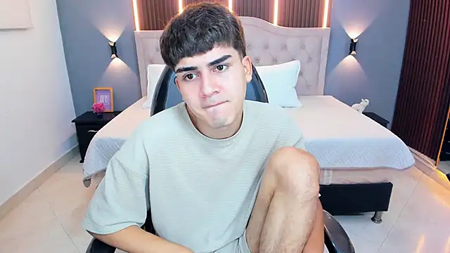 Chatroom XXX en direct de Tommy18__