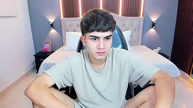 Tommy18__'s Live XXX Chat