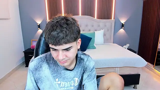 Tommy18__'s Live XXX Chat