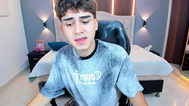 Tommy18__'s Live XXX Chat