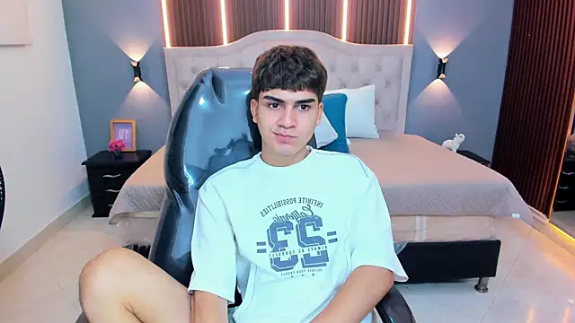 Chat XXX en directo de Tommy18__