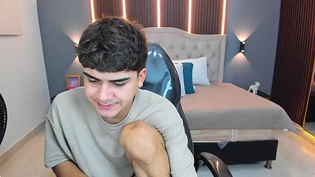 Tommy18__'s Live XXX Chat