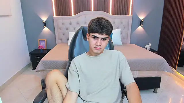 Tommy18__'s Live XXX Chat