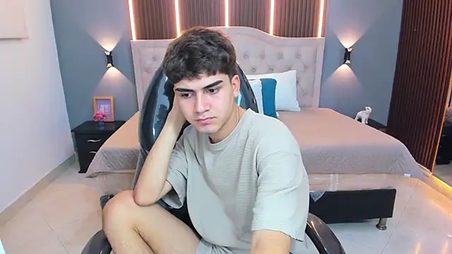 Tommy18__'s Live XXX Chat
