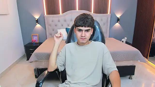 Tommy18__'s Live XXX Chat