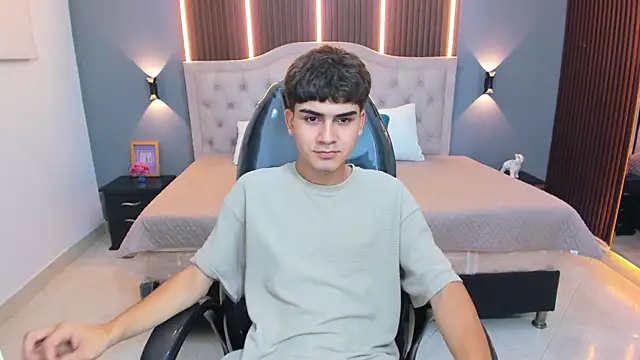 Tommy18__'s Live XXX Chat