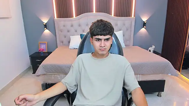 Tommy18__'s Live XXX Chat