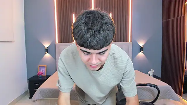 Chat XXX en directo de Tommy18__