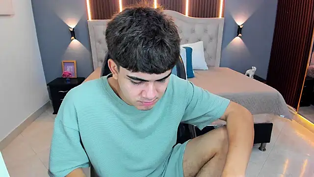Tommy18__ Show Webcam