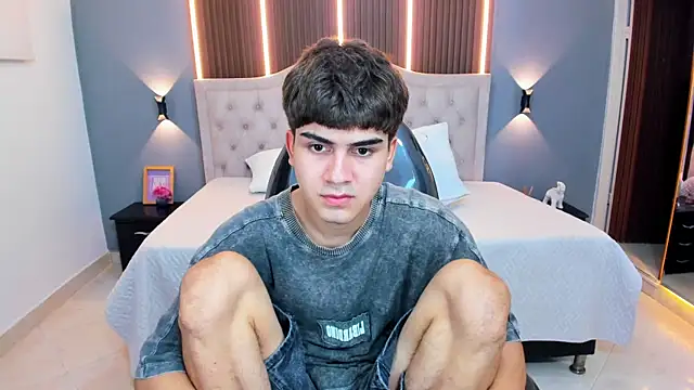 Tommy18__ élő XXX-chatje