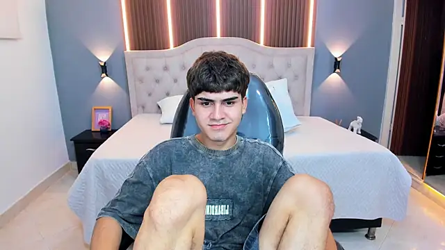 Tommy18__'s Live XXX Chat