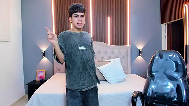 Czat XXX na żywo – Tommy18__