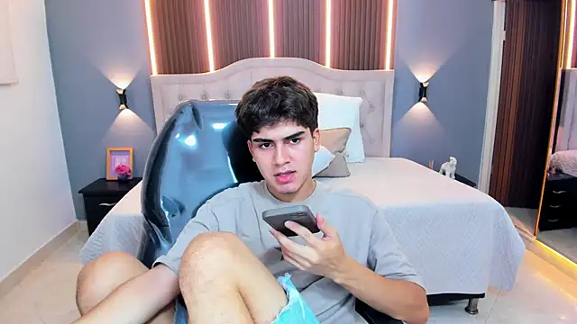 Živý XXX chat Tommy18__