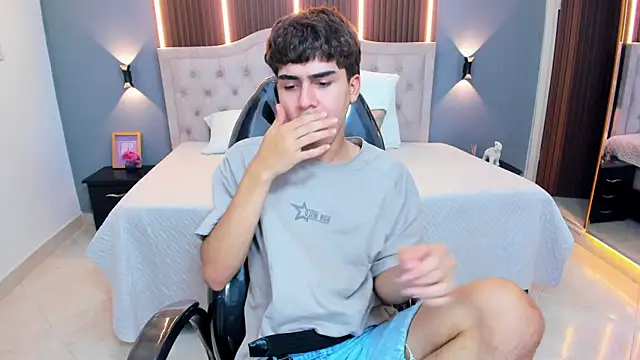 Tommy18__'s Live XXX Chat