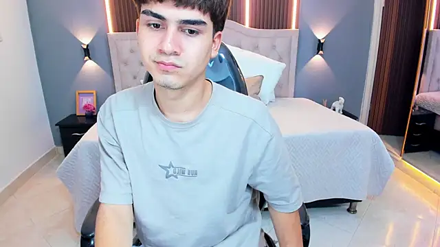 Živý XXX chat Tommy18__