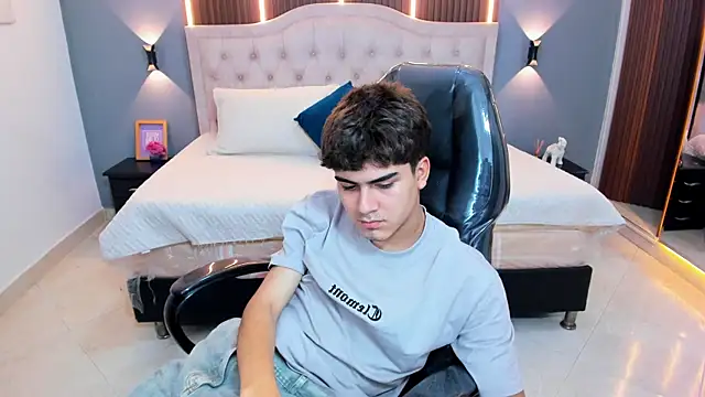 Tommy18__'s Live XXX Chat