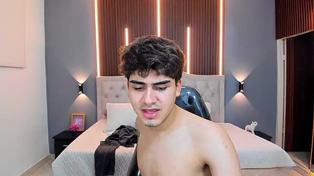 Živý XXX chat Tommy18__