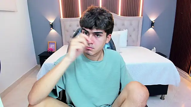 Chat XXX en directo de Tommy18__