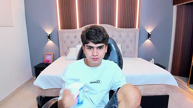 Tommy18__'s Live XXX Chat