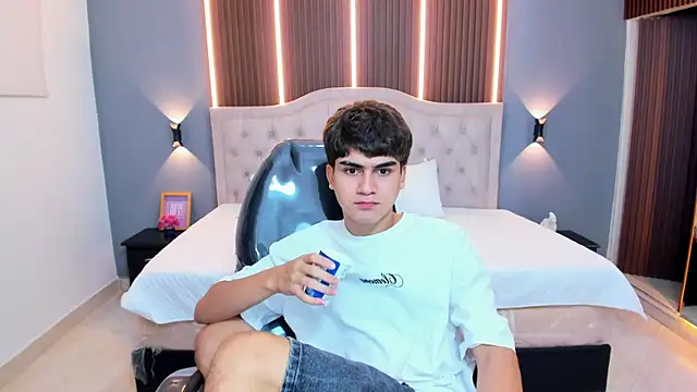 Tommy18__'s Live XXX Chat