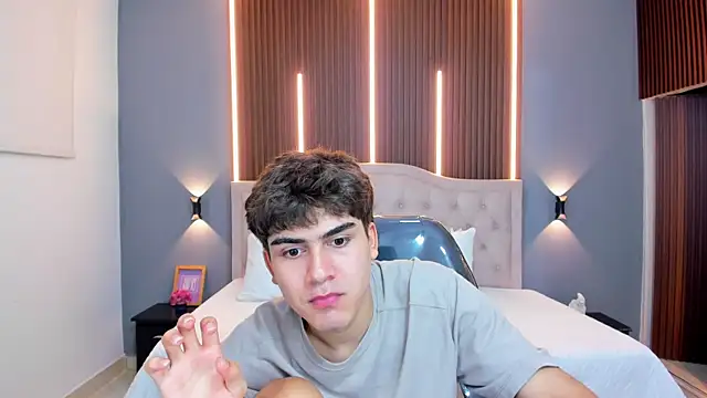 Tommy18__'s Live XXX Chat