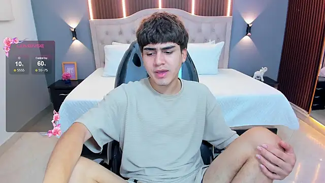 Tommy18__ live XXX chat