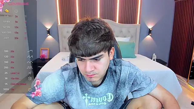 Chat XXX en directo de Tommy18__