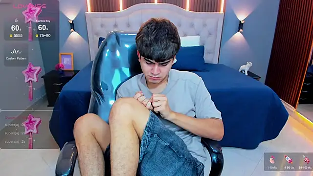 Tommy18__ Chat XXX in diretta