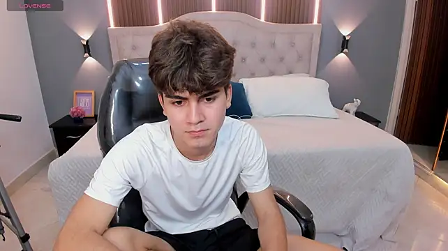 Tommy18__ élő XXX-chatje