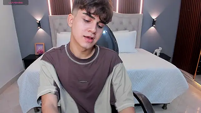 Tommy18__'s Live XXX Chat