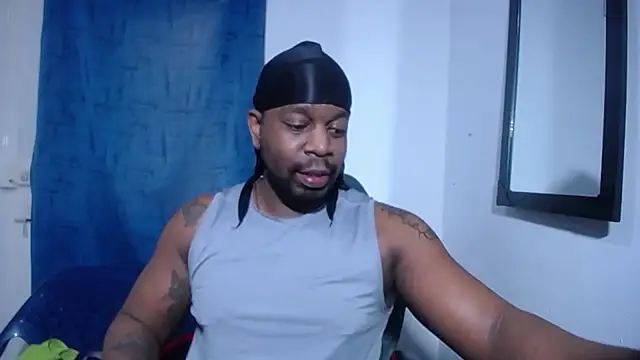 leandrohurtado69 Show in webcam