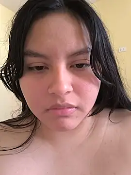 Hinae_ XXX чат на живо