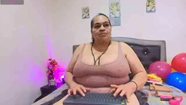 QueenMatturex লাইভ XXX চ্যাট