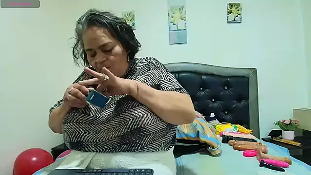 QueenMatturex: διαδικτυακό σόου στην κάμερα