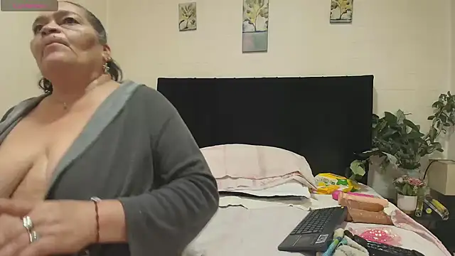دردشة QueenMatturex الجنسية المباشرة