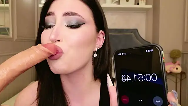 EmmaLawrens' Live XXX Chat