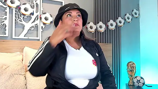 XXX chat uživo modela Elise-Leyton