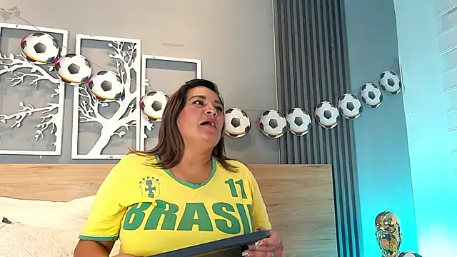 Elise-Leyton Live XXX-Chat