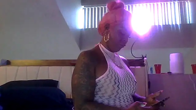 Show Webcam de TattedBeautyCakz